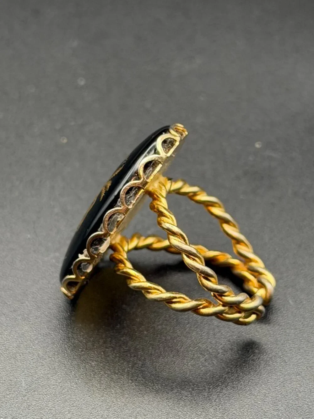 VTG Neptune Poseidon Mythology Black Lucite Gold Tone Adjustable Cocktail Ring - Picture 3 of 5